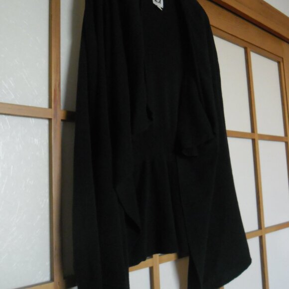 Black cardi-wrap. 100% cotton. Medium fit. Perfect for fall. - Picture 2 of 5